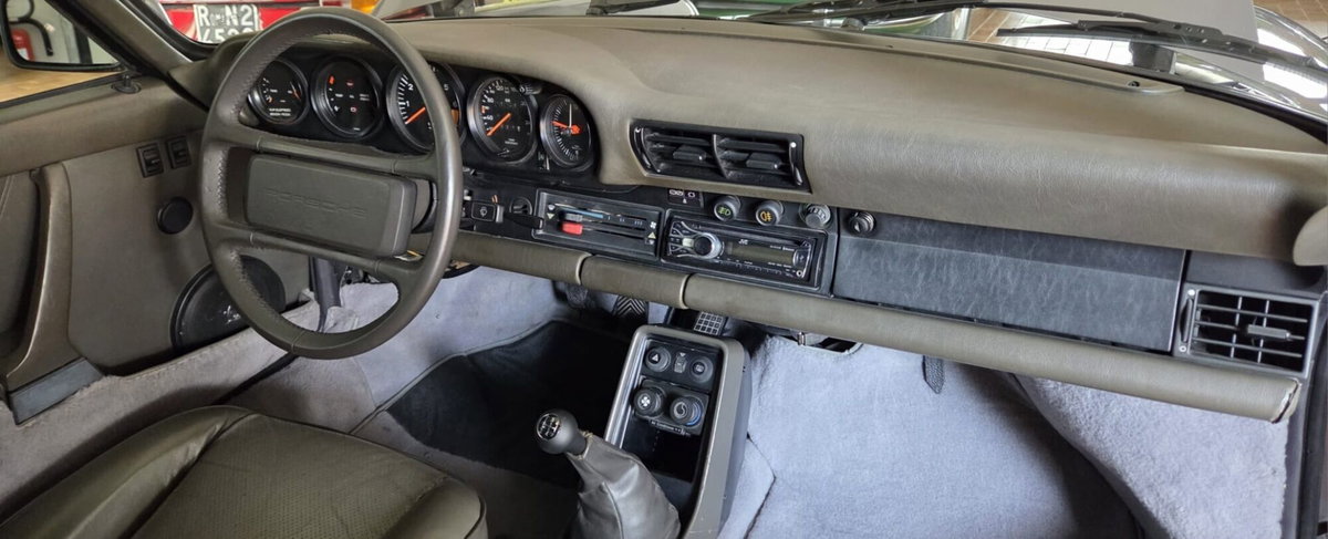 Porsche 911 Coupé Carrera 3.2 (13)