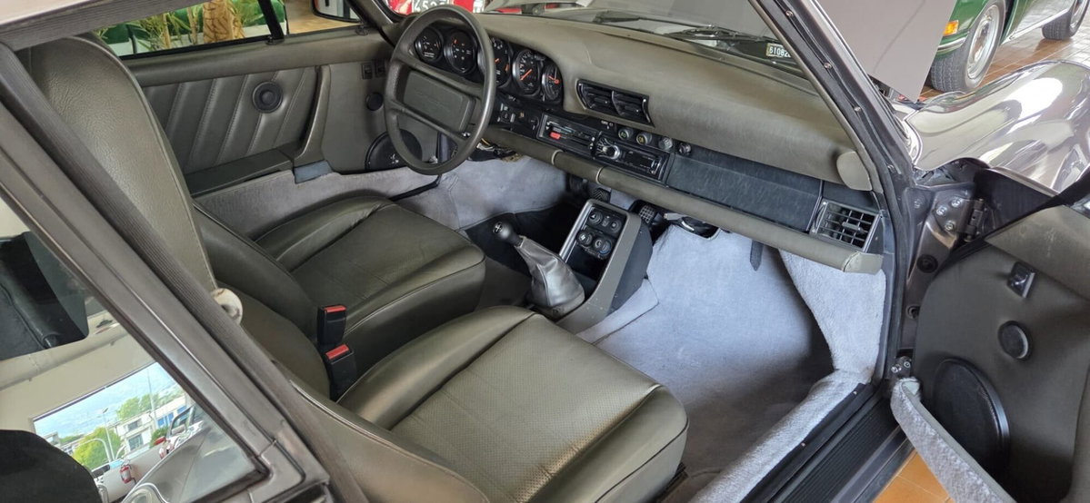 Porsche 911 Coupé Carrera 3.2 (9)
