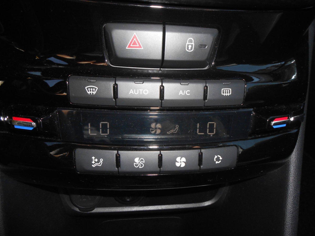 Peugeot 208 82 5 porte Allure (13)