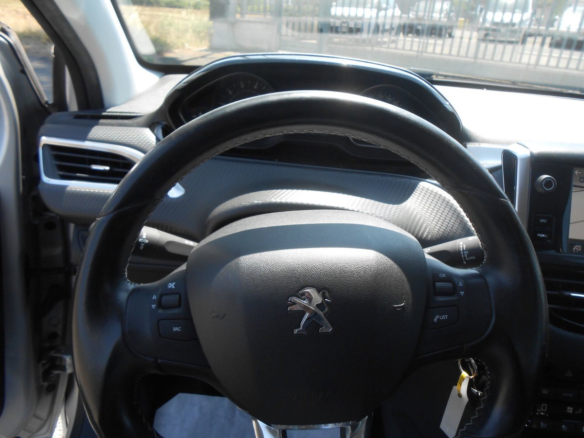 Peugeot 208 82 5 porte Allure (15)