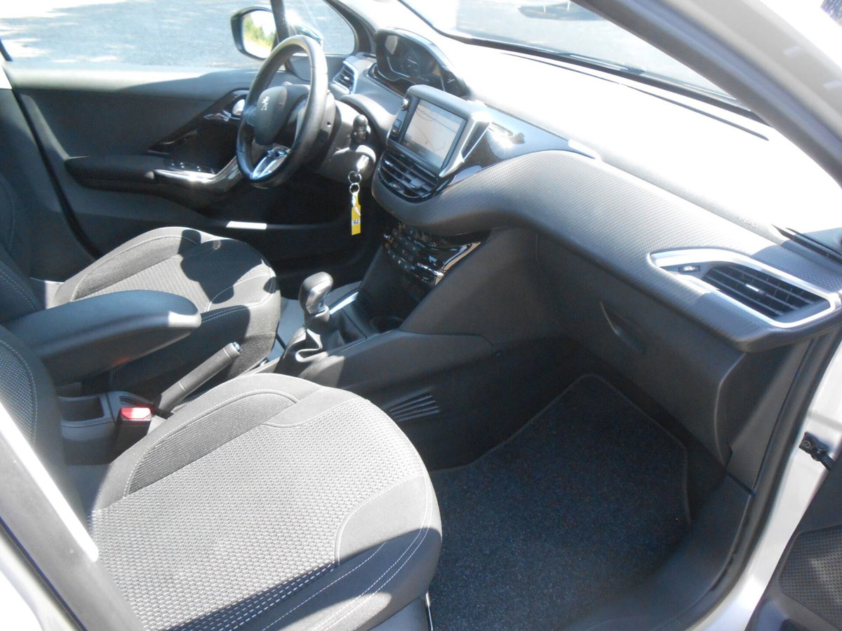 Peugeot 208 82 5 porte Allure (6)