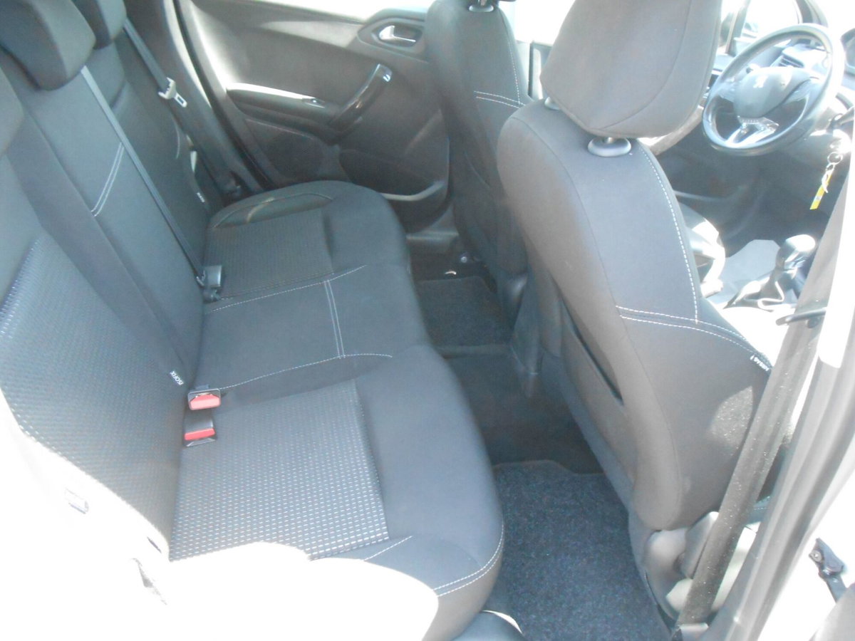 Peugeot 208 82 5 porte Allure (7)
