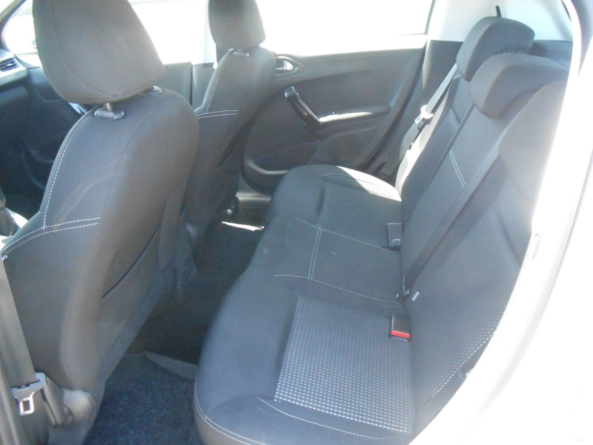 Peugeot 208 82 5 porte Allure (8)