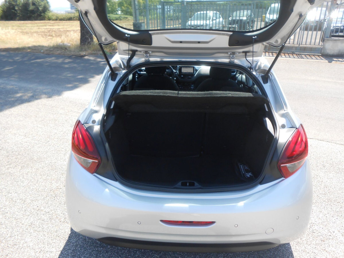 Peugeot 208 82 5 porte Allure (9)