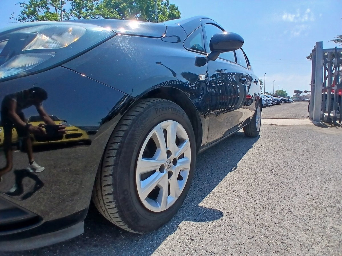 Opel Corsa 1.4 90CV 5 porte Black Edition (11)