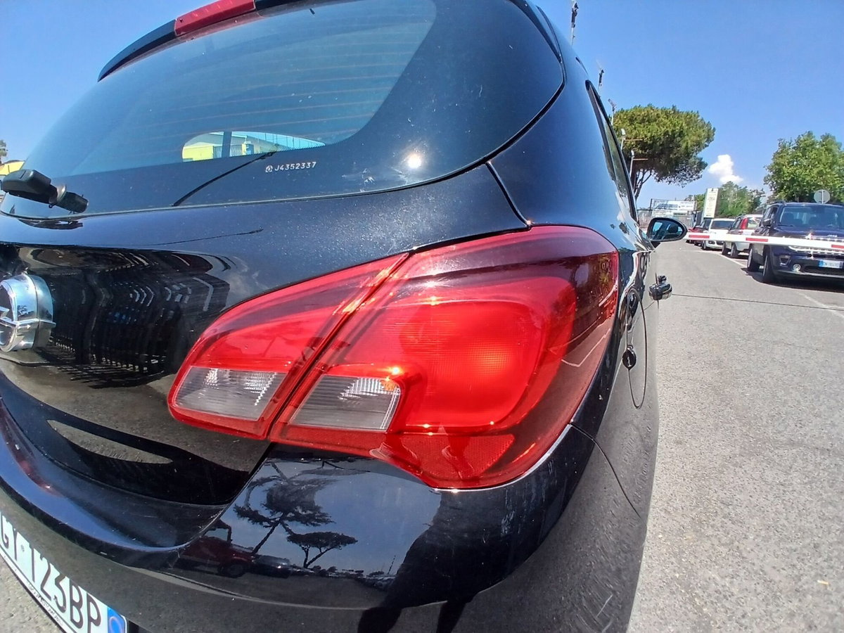 Opel Corsa 1.4 90CV 5 porte Black Edition (12)