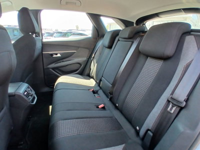 Peugeot 3008 BlueHDi 130 S&S EAT8 Active Pack (14)