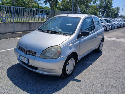 Toyota Yaris 16V cat 3 porte Sol usata