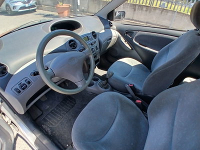 Toyota Yaris 16V cat 3 porte Sol (12)