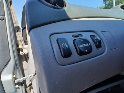 Toyota Yaris 16V cat 3 porte Sol (13)
