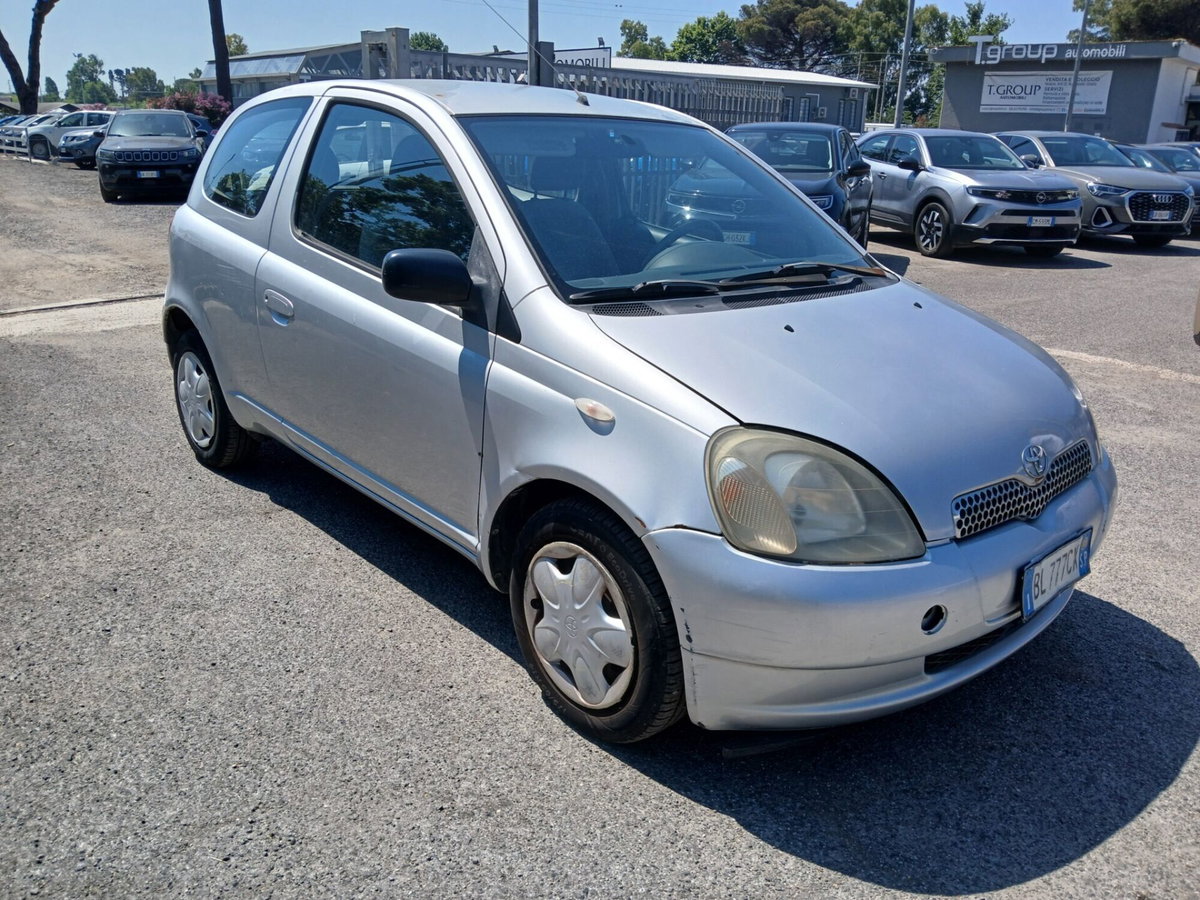 Toyota Yaris 16V cat 3 porte Sol (3)