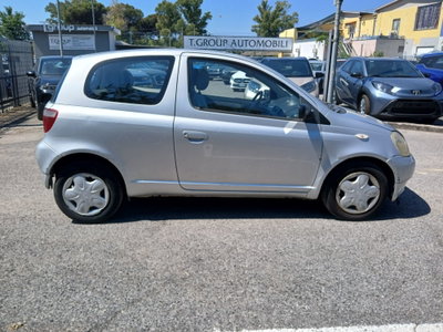 Toyota Yaris 16V cat 3 porte Sol (4)