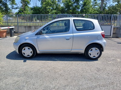 Toyota Yaris 16V cat 3 porte Sol (8)
