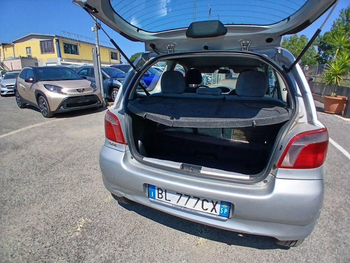 Toyota Yaris 16V cat 3 porte Sol (9)