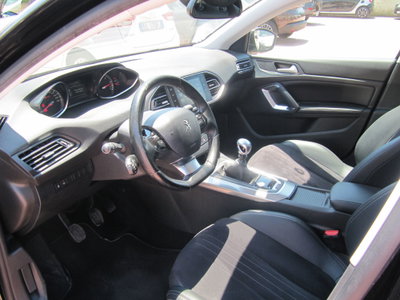 Peugeot 308 BlueHDi 120 S&S Allure (11)