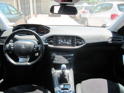 Peugeot 308 BlueHDi 120 S&S Allure (6)