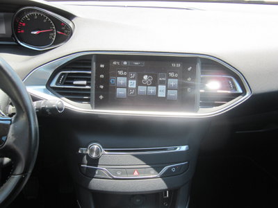 Peugeot 308 BlueHDi 120 S&S Allure (8)