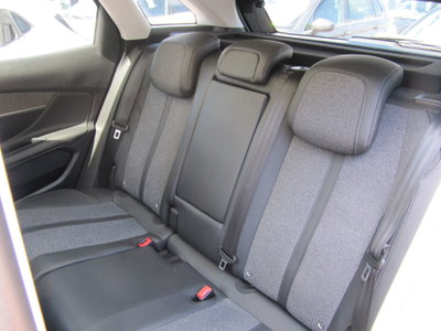 Peugeot 3008 BlueHDi 130 S&S Allure (12)