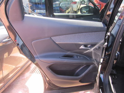Peugeot 3008 BlueHDi 130 S&S Allure (14)