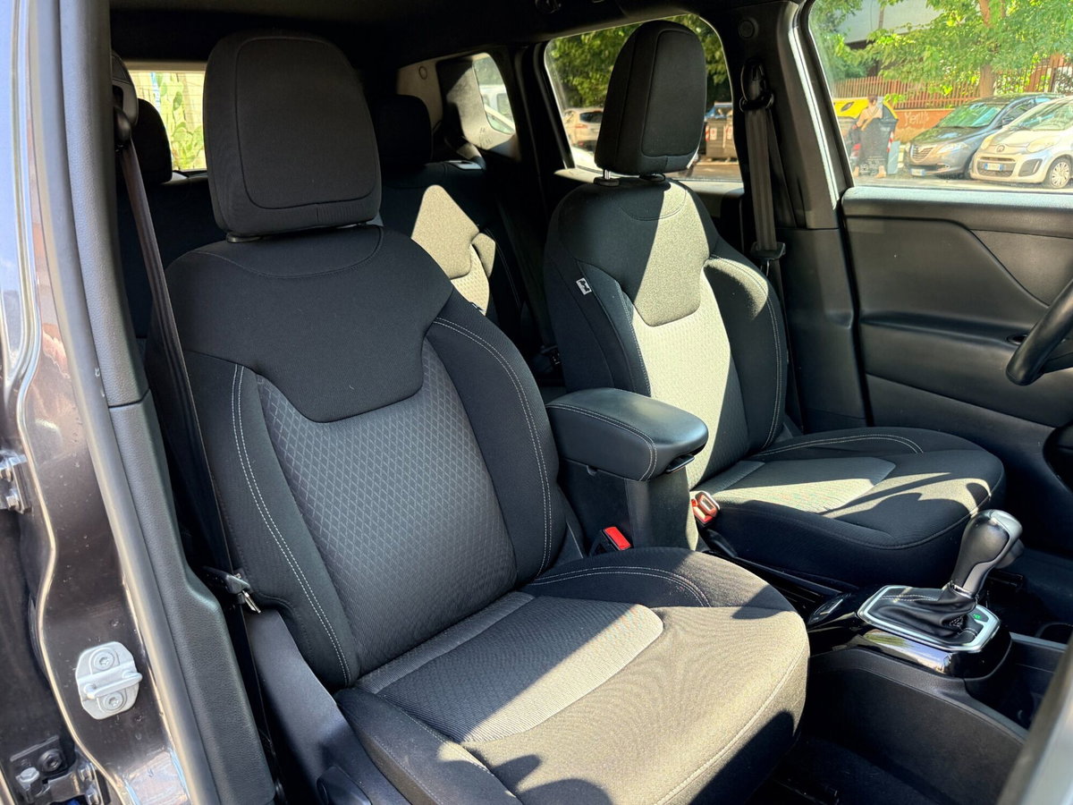 Jeep Renegade 1.3 T4 190CV PHEV 4xe AT6 Limited (17)