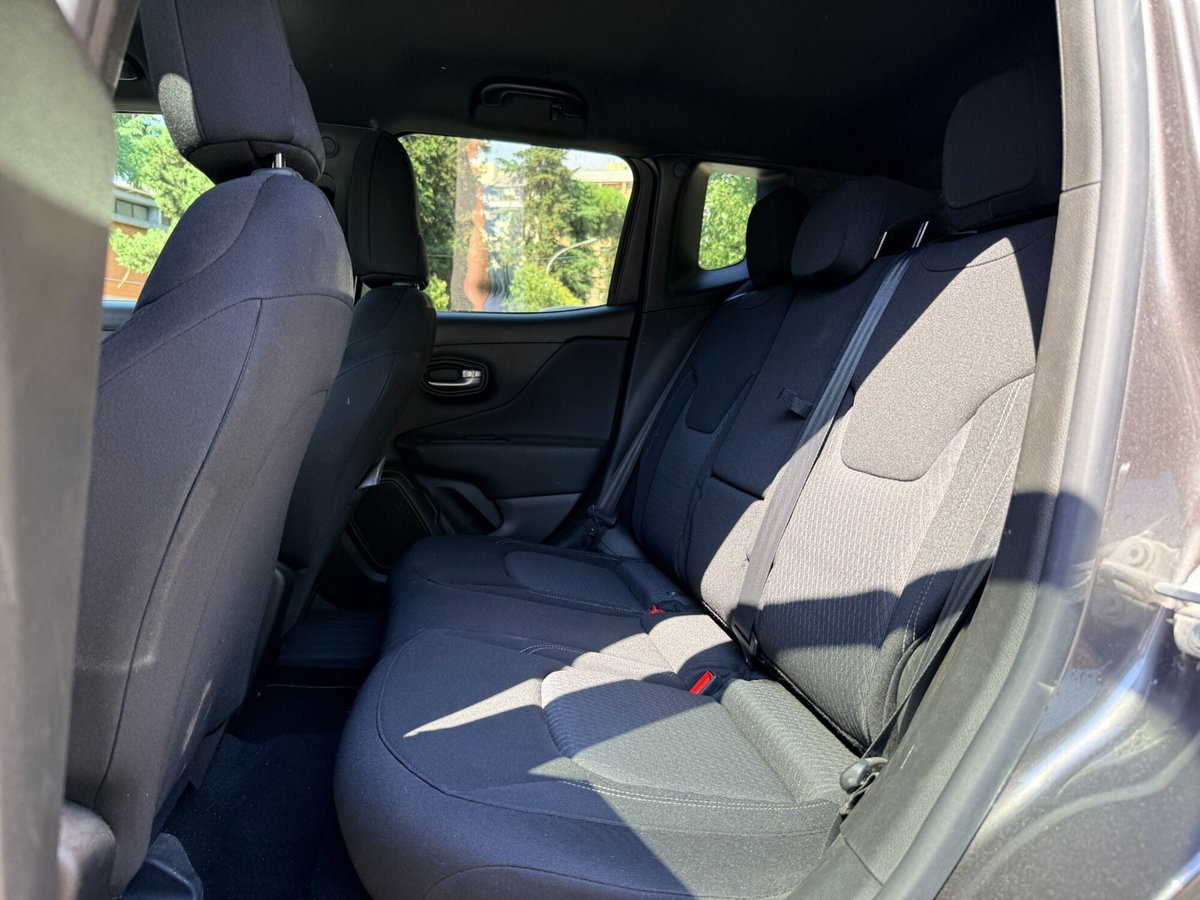 Jeep Renegade 1.3 T4 190CV PHEV 4xe AT6 Limited (9)