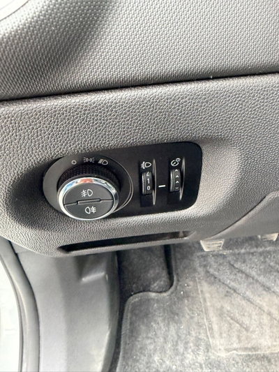 Opel Corsa 1.0 12V 5 porte Edition (16)