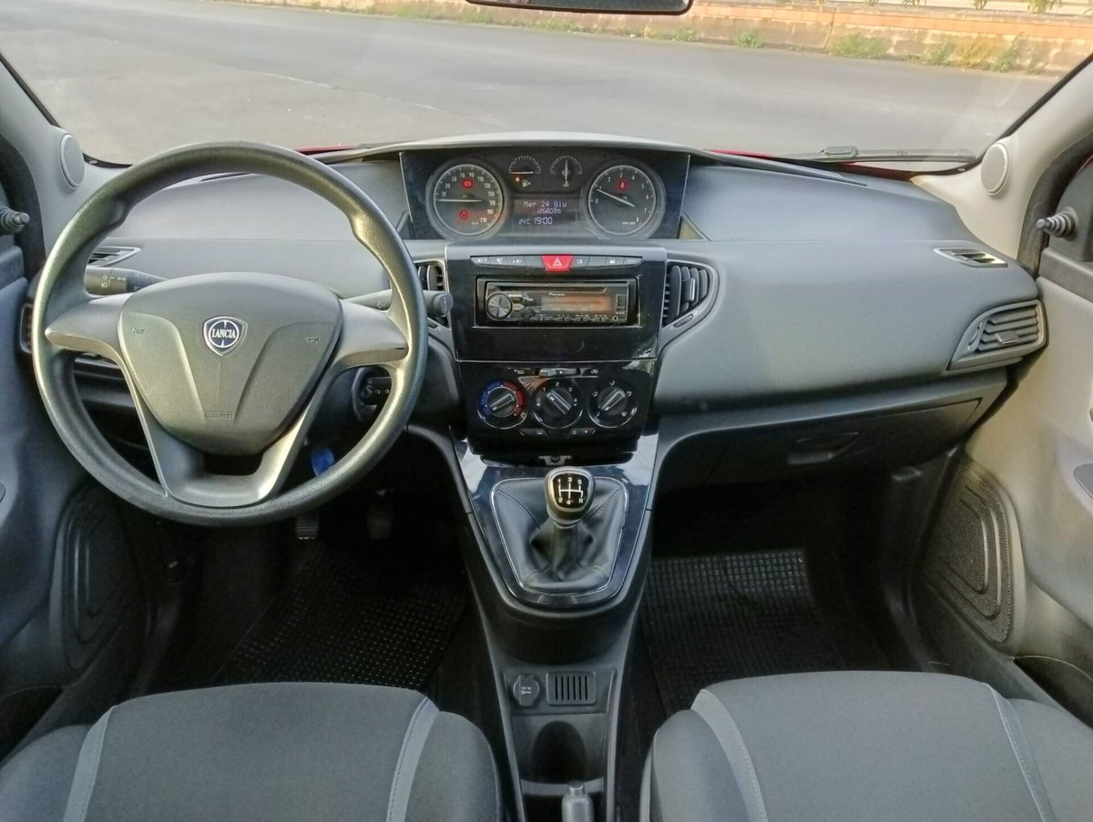 Lancia Ypsilon 1.2 69 CV 5 porte Silver (11)