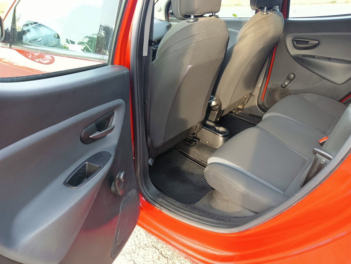 Lancia Ypsilon 1.2 69 CV 5 porte Silver (12)