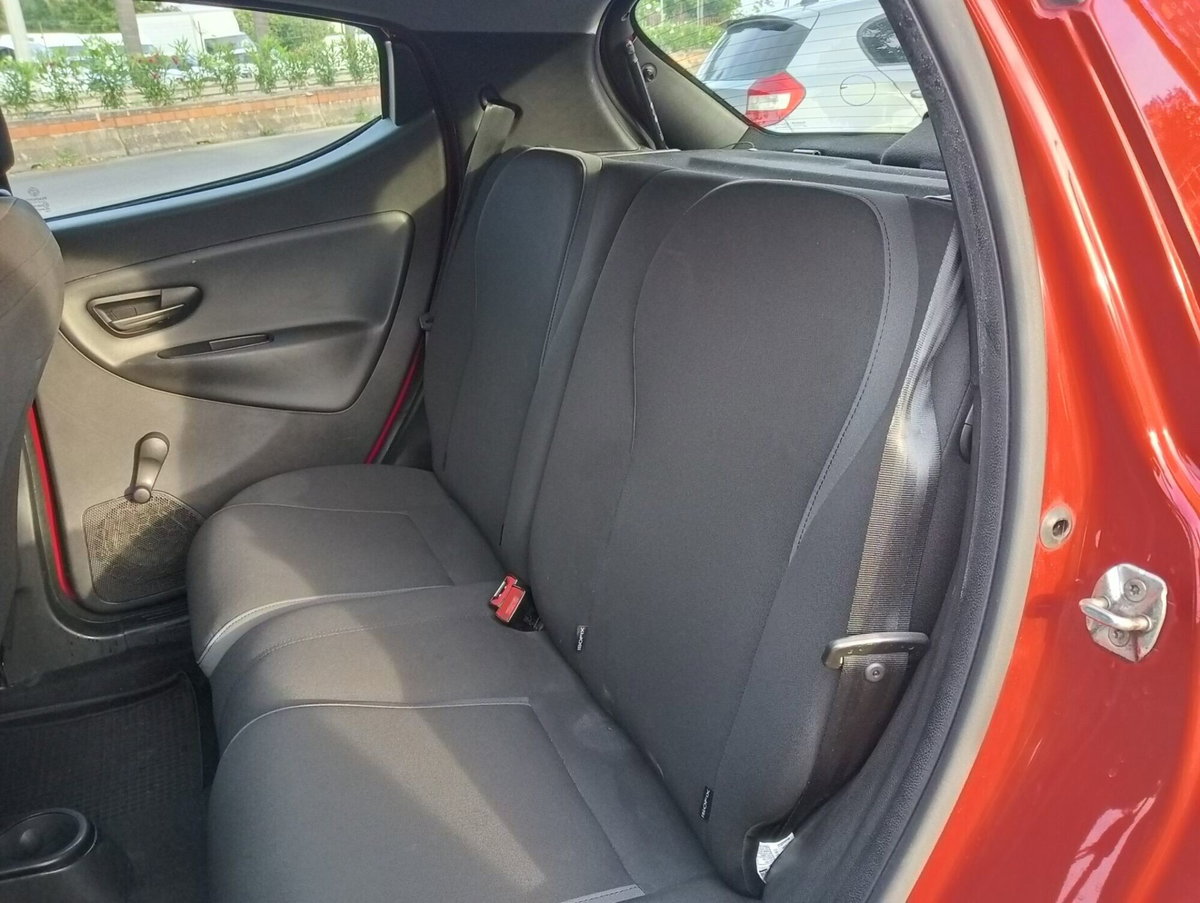 Lancia Ypsilon 1.2 69 CV 5 porte Silver (13)