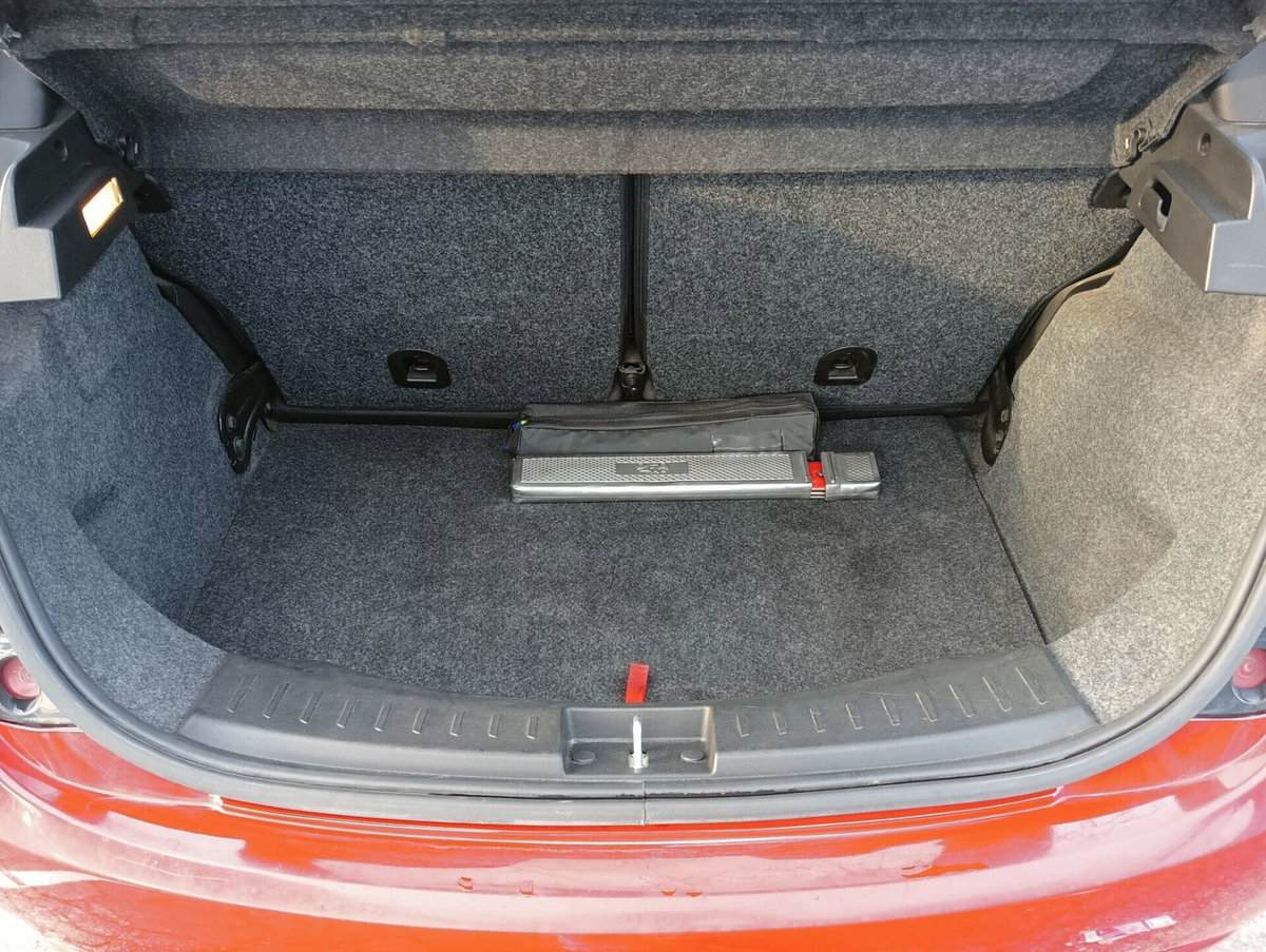 Lancia Ypsilon 1.2 69 CV 5 porte Silver (14)