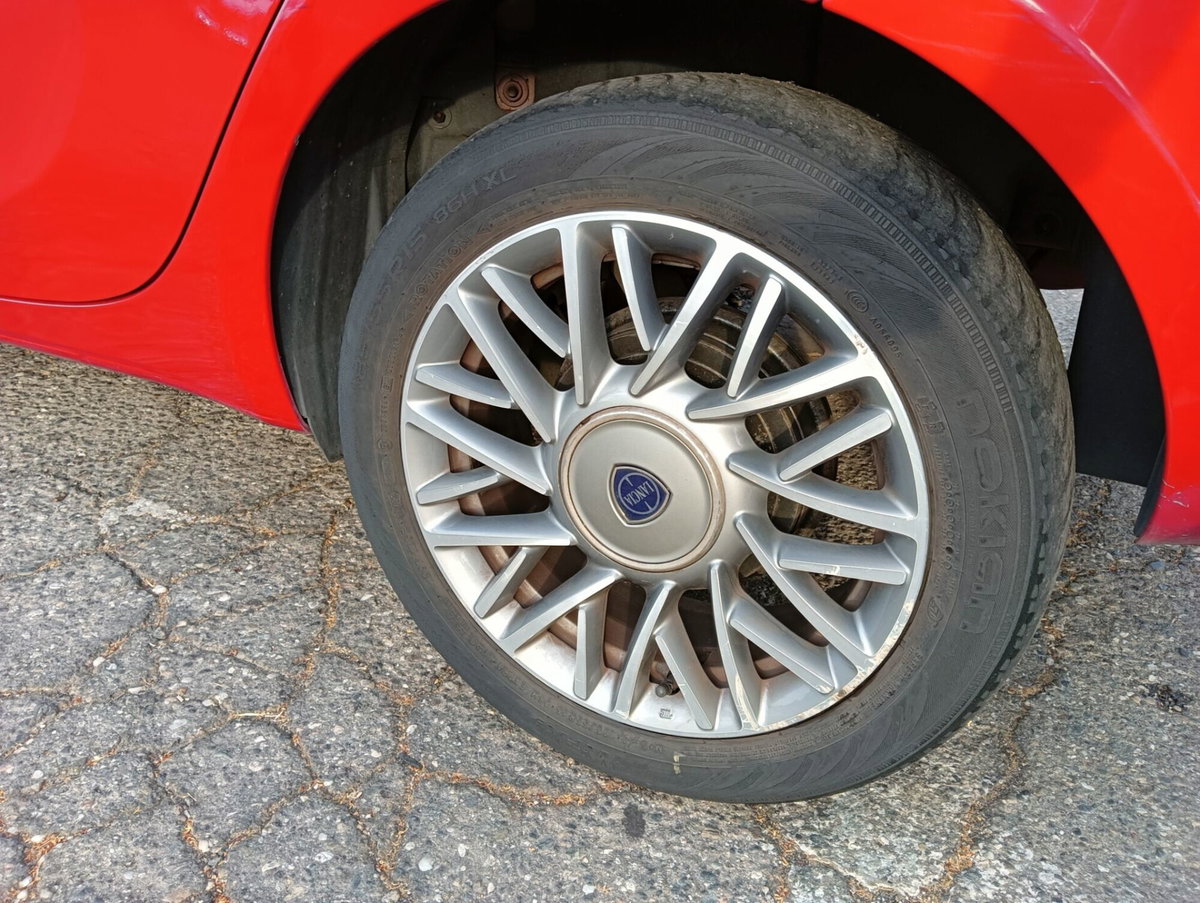 Lancia Ypsilon 1.2 69 CV 5 porte Silver (15)