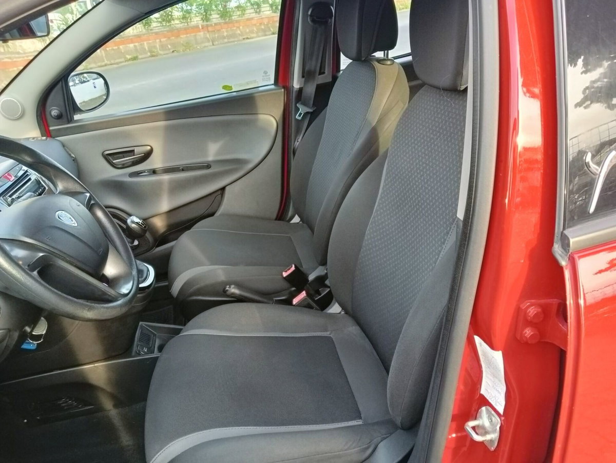 Lancia Ypsilon 1.2 69 CV 5 porte Silver (8)