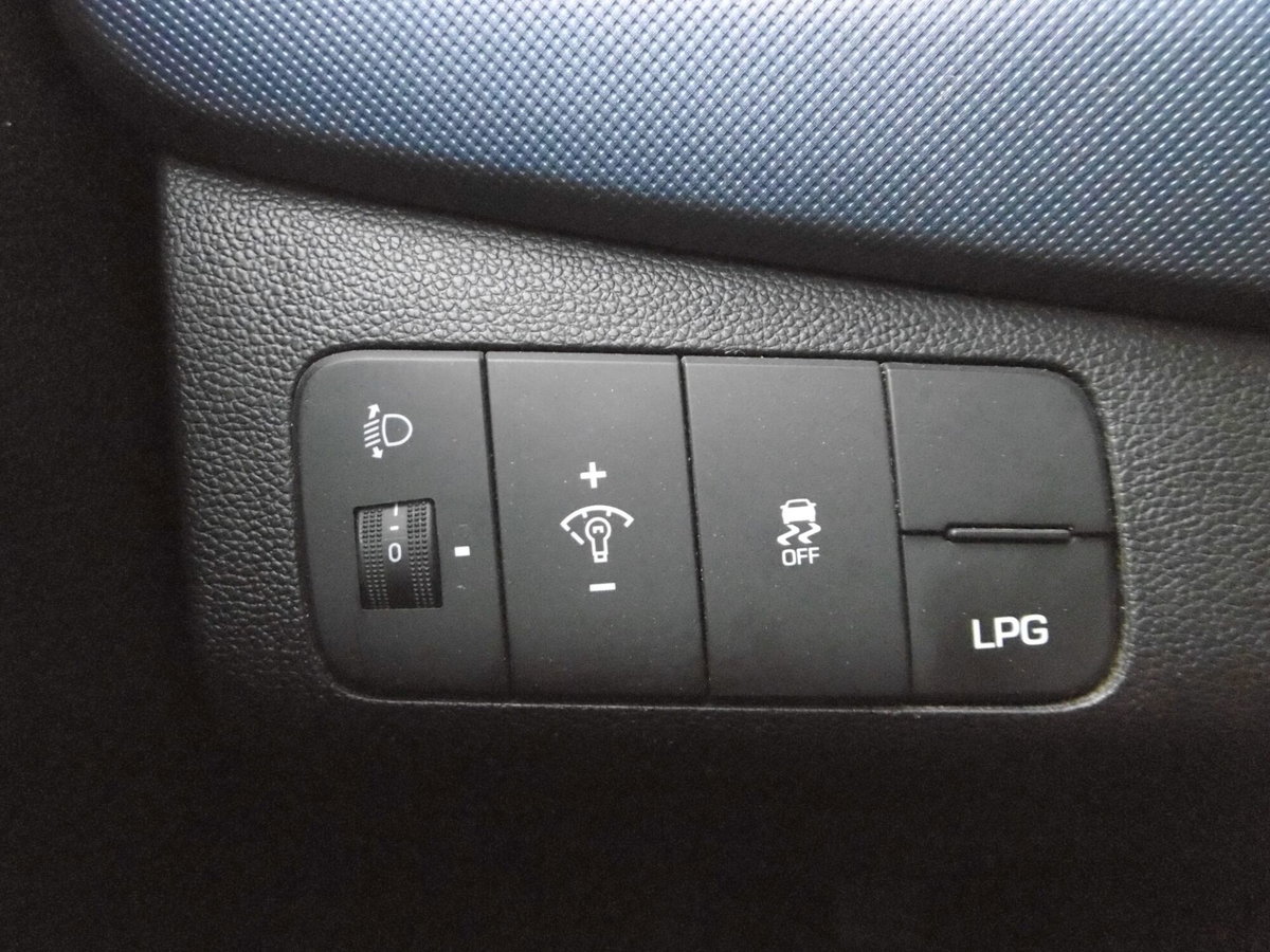 Hyundai i10 1.0 GPL Econext Tech (12)