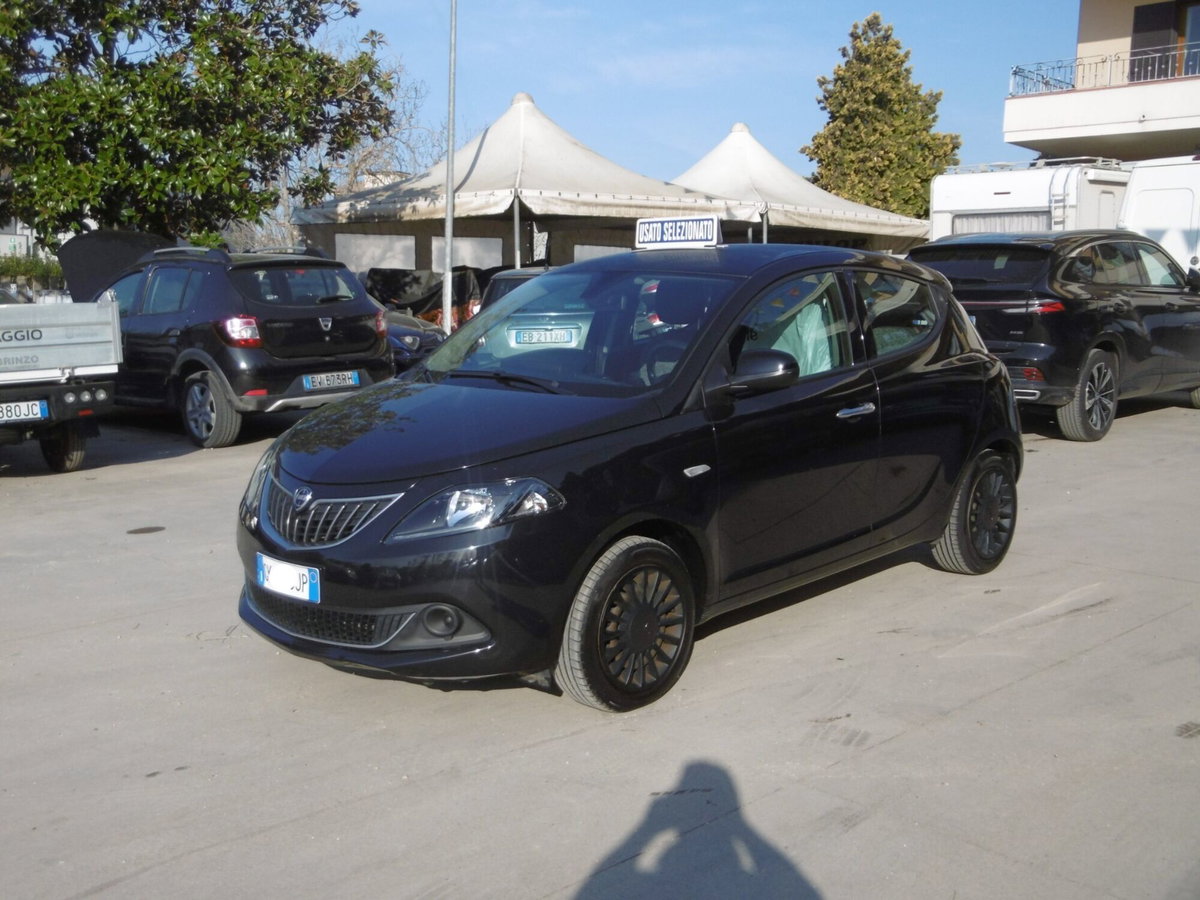 Lancia Ypsilon 1.0 FireFly 5 porte S&S Hybrid Silver Plus