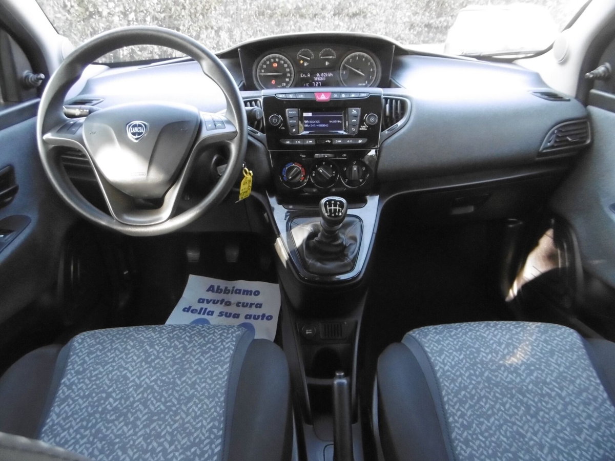 Lancia Ypsilon 1.0 FireFly 5 porte S&S Hybrid Silver Plus (10)