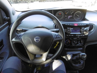 Lancia Ypsilon 1.0 FireFly 5 porte S&S Hybrid Silver Plus (11)
