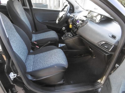 Lancia Ypsilon 1.0 FireFly 5 porte S&S Hybrid Silver Plus (13)