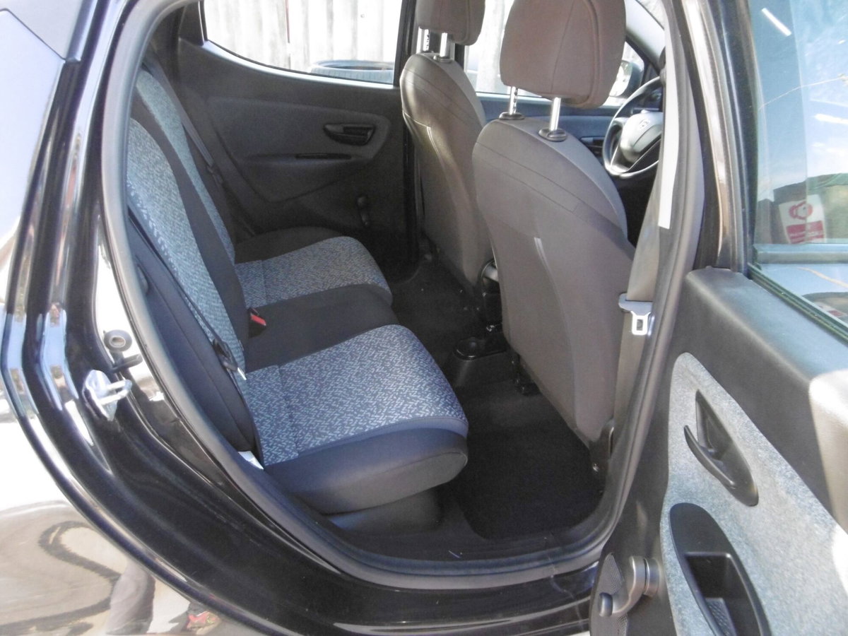 Lancia Ypsilon 1.0 FireFly 5 porte S&S Hybrid Silver Plus (14)