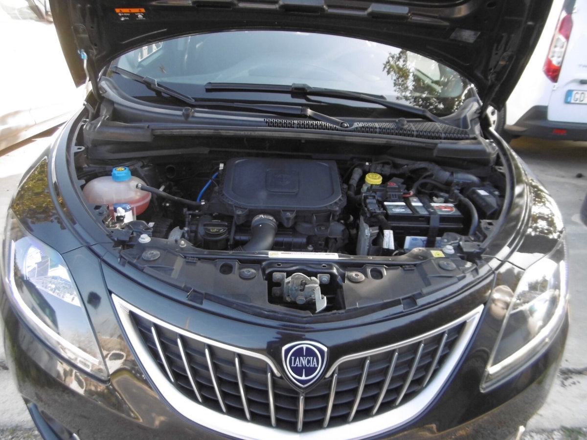 Lancia Ypsilon 1.0 FireFly 5 porte S&S Hybrid Silver Plus (18)