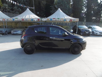Lancia Ypsilon 1.0 FireFly 5 porte S&S Hybrid Silver Plus (4)