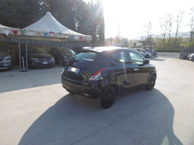 Lancia Ypsilon 1.0 FireFly 5 porte S&S Hybrid Silver Plus (5)