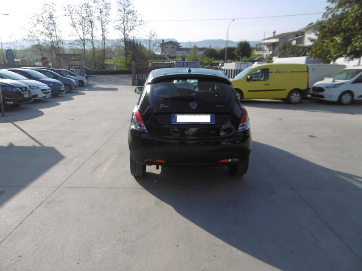 Lancia Ypsilon 1.0 FireFly 5 porte S&S Hybrid Silver Plus (6)