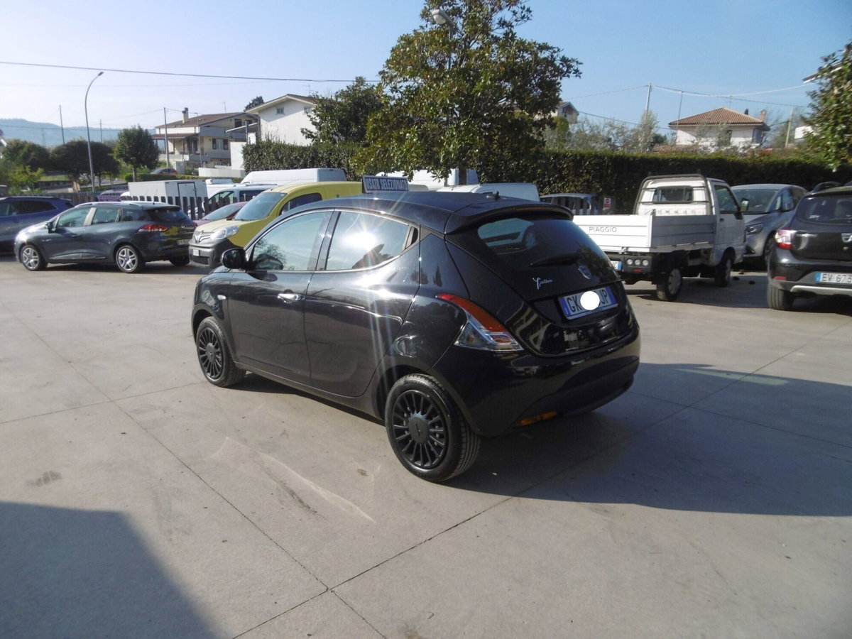 Lancia Ypsilon 1.0 FireFly 5 porte S&S Hybrid Silver Plus (7)