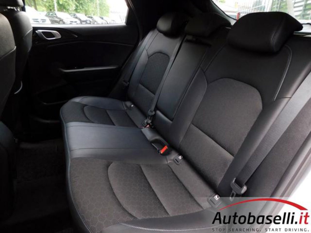 Kia XCeed 1.5 t-gdi mhev Business 140cv mt (2)