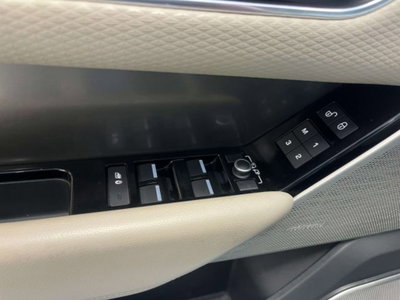 Land Rover Range Rover Velar 2.0D I4 240 CV HSE (12)