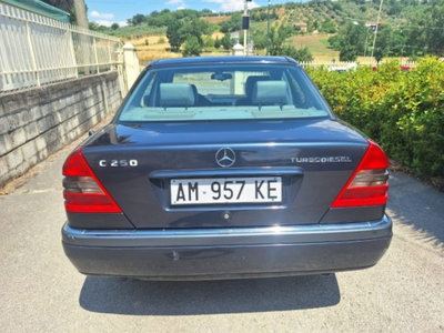 Mercedes-Benz Classe C 250 turbodiesel cat Elegance (9)
