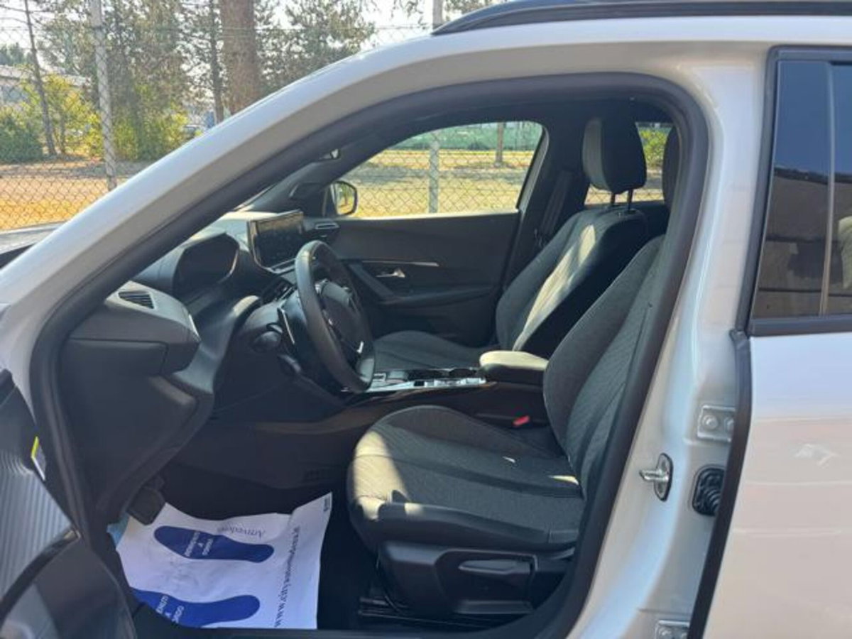 Peugeot 2008 1.2 hybrid Allure 145cv e-dcs6 (5)