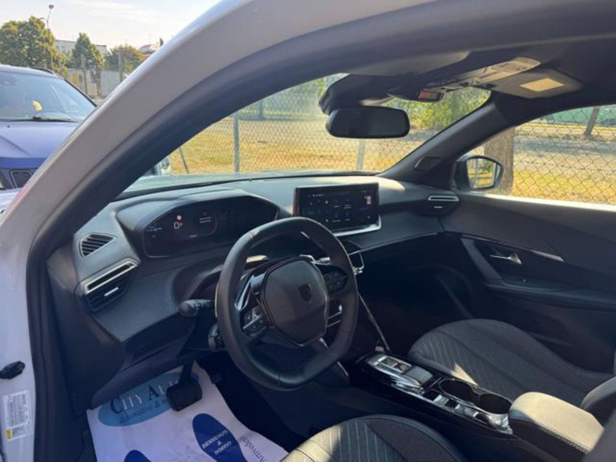 Peugeot 2008 1.2 hybrid Allure 145cv e-dcs6 (7)