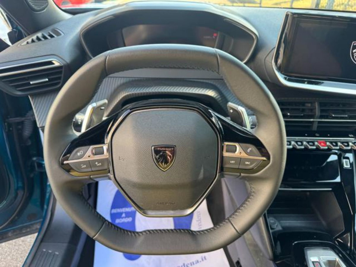 Peugeot 2008 1.2 hybrid Allure 145cv e-dcs6 (10)