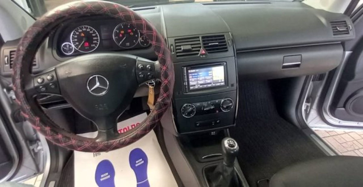 Mercedes-Benz Classe A 160 AUTOMATIC Premium (12)